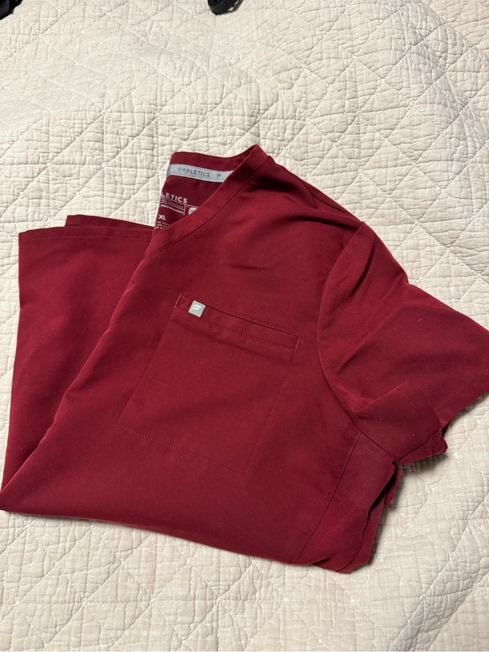 Fabletics Scrub Top Women’s XL Burgundy V-Neck Pocket Performance
